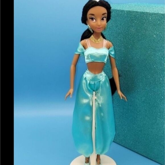 🔥Disney Princess Jasimen Gift Set doll Lipsmackers, crayons NWOT - Picture 1 of 8